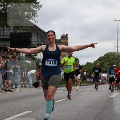 29.06.2025 - hella hamburg halbmarathon Yannick Fuchs http://msf.ph/oto/8471921 29.06.2025 10:57:41 20KM 1184, 1316, 1464, 1722, 1724, 1940, 2685, 3360, 4328, 4370, 5305, 5384, 7243, 7290, 7333, 8561, 9191, 9439, 9681, 10705, 10766, 10866, 11149, 11527, 11657, 11771, 12315, 12316, 12513, 12662, 13171, 13841, 14135, 14313, 14493, 15516, 15532, 15550, 15897, 16424, 16426, 16639, 16995, 17061, 17071, 17437, 17730, 17894, 18122, 18717 meine-sportfotos.de