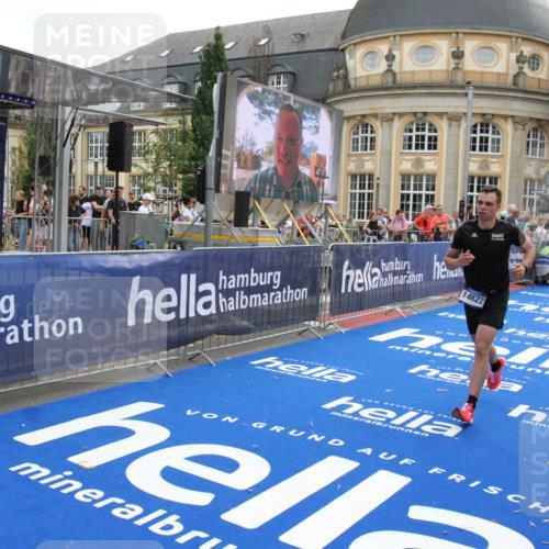 29.06.2025 - hella hamburg halbmarathon Michael Strokosch http://msf.ph/oto/8471922 29.06.2025 10:36:47 Ziel 1571, 4865, 5092, 5961, 6529, 13343, 14622, 15621, 18038, 18733 meine-sportfotos.de