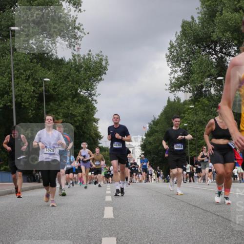 29.06.2025 - hella hamburg halbmarathon Luisa Fischer http://msf.ph/oto/8471967 29.06.2025 10:44:28 Kennedybrücke 7829, 141, 18494, 4638, 6088, 888, 17879, 1731, 4044, 4638, 5549, 6088, 7293, 7829, 8878, 10269, 10644 meine-sportfotos.de