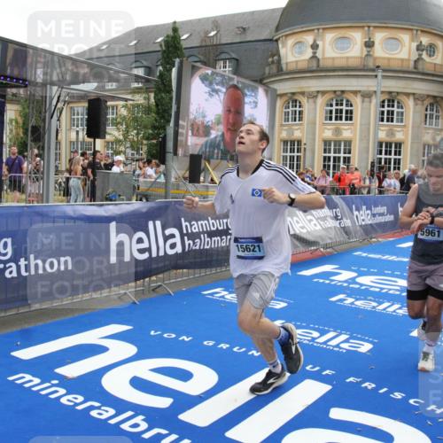 29.06.2025 - hella hamburg halbmarathon Michael Strokosch http://msf.ph/oto/8472026 29.06.2025 10:36:50 Ziel 4865, 5961, 6529, 7310, 13343, 14622, 15621, 15939 meine-sportfotos.de