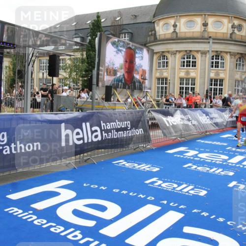 29.06.2025 - hella hamburg halbmarathon Michael Strokosch http://msf.ph/oto/8472037 29.06.2025 10:36:51 Ziel 4865, 5961, 6529, 7310, 13141, 13343, 15621, 15939 meine-sportfotos.de