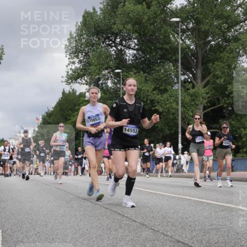 29.06.2025 - hella hamburg halbmarathon Luisa Fischer http://msf.ph/oto/8472193 29.06.2025 10:44:34 Kennedybrücke 18494, 4412, 15953, 14553, 13848, 723, 10407, 1731, 4412, 4638, 5549, 6088, 7661, 8769, 10407, 10644 meine-sportfotos.de