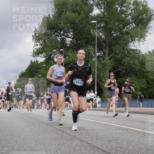 29.06.2025 - hella hamburg halbmarathon Luisa Fischer http://msf.ph/oto/8472211 29.06.2025 10:44:35 Kennedybrücke 18494, 4412, 403, 15953, 14553, 13848, 10407, 1731, 3344, 4412, 4638, 5549, 6088, 7661, 8769, 10407 meine-sportfotos.de