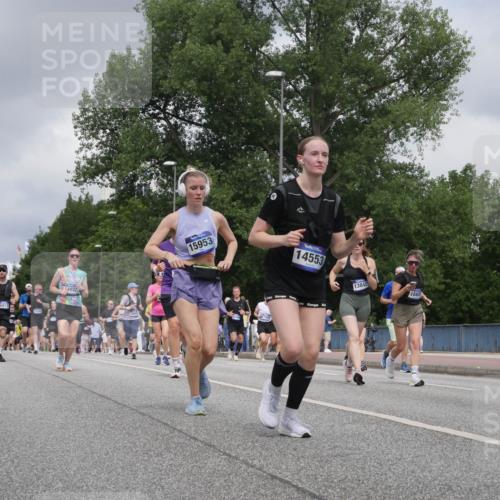 29.06.2025 - hella hamburg halbmarathon Luisa Fischer http://msf.ph/oto/8472222 29.06.2025 10:44:35 Kennedybrücke 4412, 4031, 15953, 14553, 13848, 10407, 1731, 3344, 4412, 4638, 5549, 6088, 7661, 8769, 10407 meine-sportfotos.de
