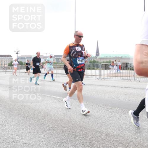 29.06.2025 - hella hamburg halbmarathon Lena Gebhardt http://msf.ph/oto/8472237 29.06.2025 10:33:04 Lombardsbrücke 16502, 9143, 1819, 9471, 1078, 1237, 1324, 1732, 1764, 2038, 2054, 2059, 2085, 2276, 2838, 2959, 3341, 3391, 3422, 3660, 3670, 3708, 3753, 3871, 4030, 4096, 4445, 4446, 4555, 4650, 5110, 5180, 5581, 5917, 6040, 6773, 6861, 7308, 7309, 7387, 7531, 7633, 7749, 7750, 7982, 8170, 8595, 8839, 9010, 9034, 9143, 9188, 9289, 9471, 9542, 9591, 9592, 9768, 9780, 10013, 10048, 10277, 11229, 11260, 11713, 11756, 11826, 12039, 12423, 12424, 14305, 14743, 15951 meine-sportfotos.de