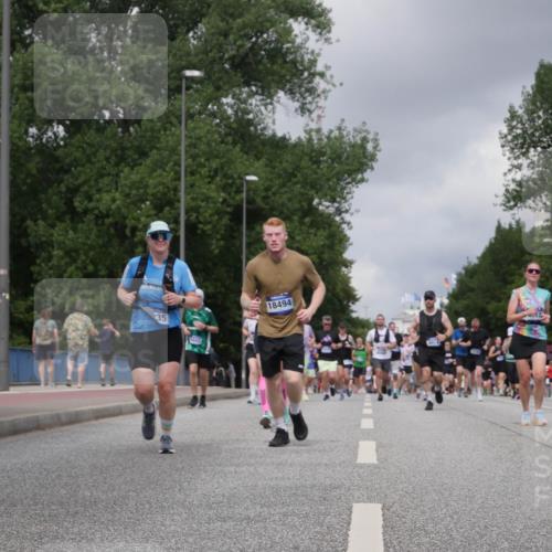 29.06.2025 - hella hamburg halbmarathon Luisa Fischer http://msf.ph/oto/8472257 29.06.2025 10:44:36 Kennedybrücke 35, 18494, 12350, 1731, 3344, 4412, 4638, 5549, 7661, 8769, 10407 meine-sportfotos.de