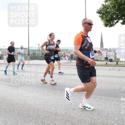 29.06.2025 - hella hamburg halbmarathon Lena Gebhardt http://msf.ph/oto/8472364 29.06.2025 10:33:05 Lombardsbrücke 331, 17508, 94, 1078, 1237, 1324, 1732, 1764, 2038, 2054, 2059, 2085, 2276, 2838, 2959, 3341, 3391, 3422, 3660, 3670, 3708, 3753, 3871, 4030, 4096, 4445, 4446, 4555, 4650, 5110, 5180, 5581, 5917, 6040, 6773, 6861, 7308, 7309, 7387, 7531, 7749, 7750, 7982, 8170, 8595, 8839, 9010, 9034, 9143, 9188, 9289, 9471, 9542, 9591, 9592, 9768, 9780, 10013, 10048, 10277, 11229, 11260, 11713, 11756, 11826, 12039, 12423, 12424, 14305, 14743, 15951 meine-sportfotos.de