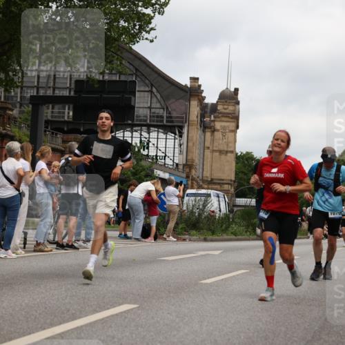 29.06.2025 - hella hamburg halbmarathon Yannick Fuchs http://msf.ph/oto/8472397 29.06.2025 10:57:44 20KM 1184, 1254, 1316, 1334, 1464, 1940, 2685, 4328, 5305, 5384, 7243, 7290, 7333, 8561, 9191, 9439, 10705, 10766, 10866, 11149, 11527, 11657, 11771, 12315, 12316, 12513, 12662, 13171, 13841, 14135, 14313, 14493, 15093, 15532, 15550, 15897, 16424, 16426, 16639, 16995, 17061, 17071, 17437, 17730, 17894, 18122, 18717 meine-sportfotos.de