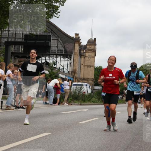 29.06.2025 - hella hamburg halbmarathon Yannick Fuchs http://msf.ph/oto/8472419 29.06.2025 10:57:44 20KM 1184, 1254, 1316, 1334, 1464, 1940, 2685, 4328, 5305, 5384, 7243, 7290, 7333, 8561, 9191, 9439, 10705, 10766, 10866, 11149, 11527, 11657, 11771, 12315, 12316, 12513, 12662, 13171, 13841, 14135, 14313, 14493, 15093, 15532, 15550, 15897, 16424, 16426, 16639, 16995, 17061, 17071, 17437, 17730, 17894, 18122, 18717 meine-sportfotos.de