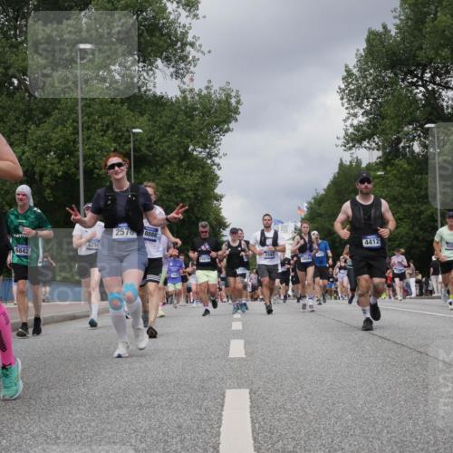 29.06.2025 - hella hamburg halbmarathon Luisa Fischer http://msf.ph/oto/8472427 29.06.2025 10:44:40 Kennedybrücke 9437, 6842, 6250, 2578, 8888, 4412, 15076, 3344, 15155, 18580, 16802, 1602, 2805, 3344, 4412, 5928, 7661, 8769, 10407 meine-sportfotos.de