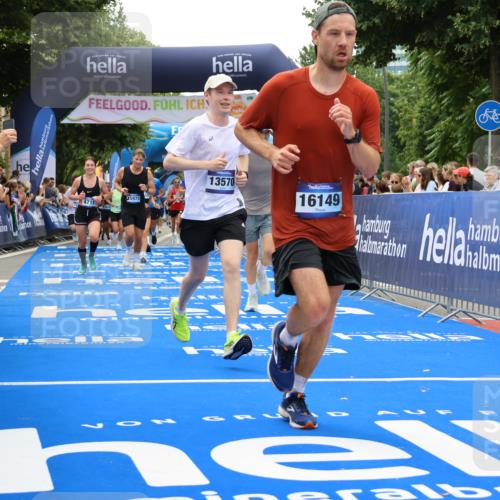 29.06.2025 - hella hamburg halbmarathon Strokosch-Dieckow http://msf.ph/oto/8472444 29.06.2025 10:48:05 Ziel 1086, 1914, 4324, 4528, 4601, 4711, 6377, 9544, 9626, 9638, 12685, 12706, 12724, 12747, 12808, 13570, 14192, 14814, 15590, 15973, 15981, 16094, 16149, 16269, 18206, 18922, 19198 meine-sportfotos.de
