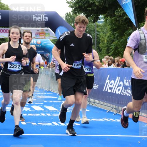 29.06.2025 - hella hamburg halbmarathon Strokosch-Dieckow http://msf.ph/oto/8472445 29.06.2025 10:46:25 Ziel 1600, 2222, 2842, 4237, 4497, 5459, 6421, 6691, 6978, 7335, 8142, 8482, 8981, 9232, 9386, 9529, 9786, 11185, 11773, 12171, 12651, 12891, 13698, 14045, 14200, 14228, 14262, 14482, 15157, 16127, 17281, 17461, 18118, 18211, 18637, 18882, 19209 meine-sportfotos.de