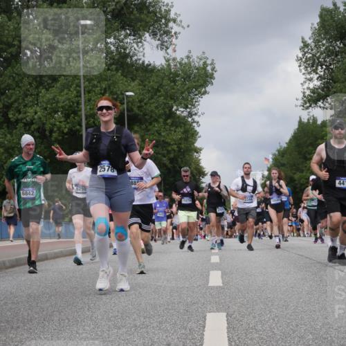 29.06.2025 - hella hamburg halbmarathon Luisa Fischer http://msf.ph/oto/8472450 29.06.2025 10:44:40 Kennedybrücke 6842, 6250, 2578, 88, 15076, 3344, 18580, 2805, 178, 4412, 15155, 2805, 3344, 4412, 5928, 7661, 8769, 10407 meine-sportfotos.de