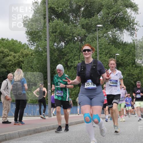 29.06.2025 - hella hamburg halbmarathon Luisa Fischer http://msf.ph/oto/8472488 29.06.2025 10:44:41 Kennedybrücke 6842, 2578, 18888, 805, 8054, 15076, 2805, 11851, 2805, 3344, 4412, 5928, 7661, 8769, 10407 meine-sportfotos.de