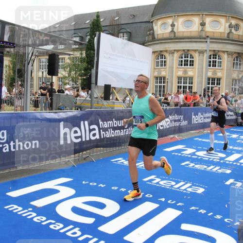 29.06.2025 - hella hamburg halbmarathon Michael Strokosch http://msf.ph/oto/8472559 29.06.2025 10:37:06 Ziel 1385, 1411, 5315, 6123, 6458, 7482, 10738, 11120, 15261, 15410, 16992, 17024, 17125, 17658 meine-sportfotos.de
