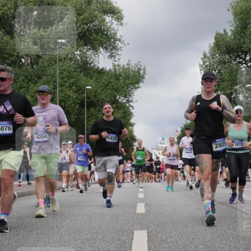 29.06.2025 - hella hamburg halbmarathon Luisa Fischer http://msf.ph/oto/8472675 29.06.2025 10:44:46 Kennedybrücke 8053, 15076, 8054, 5689, 5928, 11482, 1851, 4775, 2805, 7872, 1649, 18580, 2805, 3344, 4412, 4774, 5688, 5928, 8769, 9009 meine-sportfotos.de