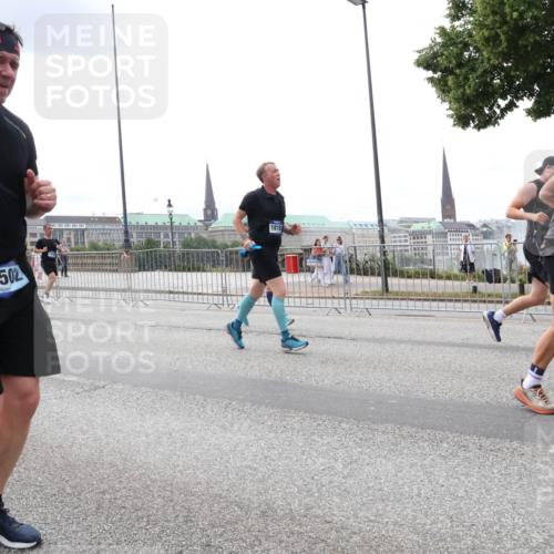 29.06.2025 - hella hamburg halbmarathon Lena Gebhardt http://msf.ph/oto/8472700 29.06.2025 10:33:06 Lombardsbrücke 9143, 16502, 1819, 1078, 1237, 1324, 1732, 1764, 2038, 2054, 2059, 2085, 2276, 2838, 2959, 3341, 3391, 3422, 3660, 3708, 3753, 3812, 3871, 4030, 4096, 4445, 4446, 4555, 4650, 5110, 5180, 5581, 5917, 6040, 6773, 6861, 7308, 7309, 7387, 7531, 7750, 7982, 8170, 8595, 8839, 9010, 9034, 9143, 9188, 9289, 9471, 9542, 9591, 9592, 9768, 9780, 10013, 10048, 10277, 11229, 11260, 11713, 11756, 11826, 12039, 12423, 12424, 14305, 14743, 15951 meine-sportfotos.de