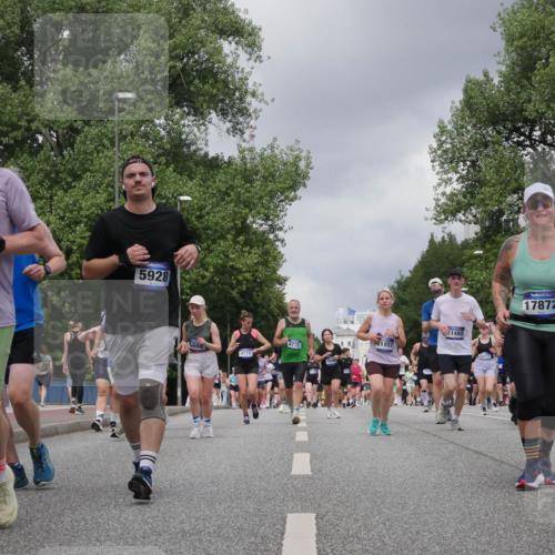 29.06.2025 - hella hamburg halbmarathon Luisa Fischer http://msf.ph/oto/8472733 29.06.2025 10:44:47 Kennedybrücke 8054, 06, 5928, 5688, 4774, 4775, 1566, 1851, 1482, 14725, 17872, 16454, 2805, 3344, 4774, 5688, 5928, 9009 meine-sportfotos.de