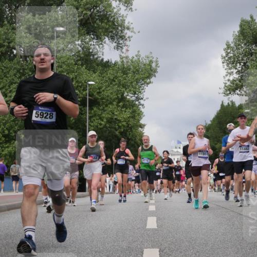 29.06.2025 - hella hamburg halbmarathon Luisa Fischer http://msf.ph/oto/8472755 29.06.2025 10:44:48 Kennedybrücke 5928, 88, 4775, 4774, 1560, 11851, 36, 11482, 222, 725, 1787, 2805, 3344, 4774, 5688, 5928, 9009 meine-sportfotos.de