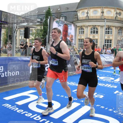 29.06.2025 - hella hamburg halbmarathon Michael Strokosch http://msf.ph/oto/8472802 29.06.2025 10:37:10 Ziel 5923, 6123, 6458, 7482, 8362, 9178, 10738, 11120, 11423, 13972, 15261, 15410, 16992, 17024, 17125, 17658 meine-sportfotos.de