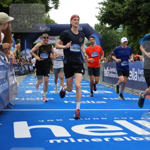 29.06.2025 - hella hamburg halbmarathon Strokosch-Dieckow http://msf.ph/oto/8472837 29.06.2025 10:48:00 Ziel 1086, 1604, 1613, 4324, 4528, 4601, 4711, 5022, 6377, 9626, 9638, 12706, 12724, 12747, 12808, 13570, 14730, 15333, 16094, 16149, 16766, 17451, 18206, 18922, 19198 meine-sportfotos.de