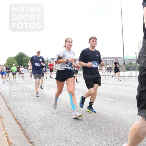 29.06.2025 - hella hamburg halbmarathon Lena Gebhardt http://msf.ph/oto/8472851 29.06.2025 10:33:06 Lombardsbrücke 17417, 17102, 9143, 16, 1078, 1237, 1324, 1732, 1764, 2038, 2054, 2059, 2085, 2276, 2838, 2959, 3341, 3391, 3422, 3660, 3708, 3753, 3812, 3871, 4030, 4096, 4445, 4446, 4555, 4650, 5110, 5180, 5581, 5917, 6040, 6773, 6861, 7308, 7309, 7387, 7531, 7750, 7982, 8170, 8595, 8839, 9010, 9034, 9143, 9188, 9289, 9471, 9542, 9591, 9592, 9768, 9780, 10013, 10048, 10277, 11229, 11260, 11713, 11756, 11826, 12039, 12423, 12424, 14305, 14743, 15951 meine-sportfotos.de