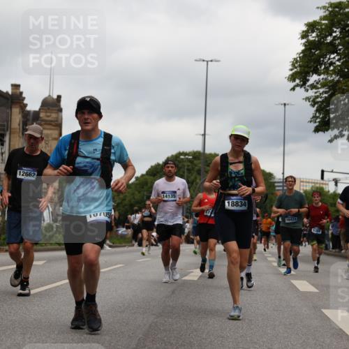 29.06.2025 - hella hamburg halbmarathon Yannick Fuchs http://msf.ph/oto/8472872 29.06.2025 10:57:46 20KM 1254, 1316, 1334, 1464, 1940, 2685, 4328, 5305, 5384, 7290, 8561, 9191, 9439, 10705, 10766, 11149, 11527, 11657, 11771, 12315, 12316, 12662, 13171, 13841, 14135, 14493, 15093, 15532, 15897, 16424, 16426, 16639, 16995, 17061, 17071, 17437, 17685, 17686, 17730, 17894, 18122, 18581, 18717 meine-sportfotos.de