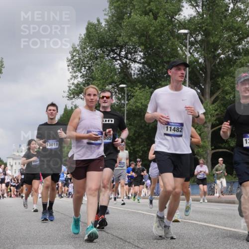 29.06.2025 - hella hamburg halbmarathon Luisa Fischer http://msf.ph/oto/8472873 29.06.2025 10:44:50 Kennedybrücke 4775, 1566, 13018, 585, 8293, 11482, 13444, 1314, 11371, 2229, 2805, 3694, 4774, 5688, 5928, 7821, 8293, 9009, 9370 meine-sportfotos.de