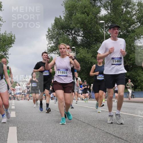 29.06.2025 - hella hamburg halbmarathon Luisa Fischer http://msf.ph/oto/8472883 29.06.2025 10:44:51 Kennedybrücke 688, 15669, 13018, 11851, 16454, 11482, 131, 13444, 1314, 2229, 3694, 4774, 5688, 5928, 7821, 8293, 9009, 9370, 10027 meine-sportfotos.de