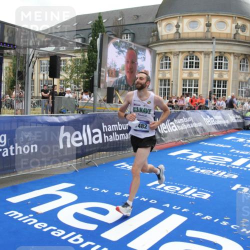 29.06.2025 - hella hamburg halbmarathon Michael Strokosch http://msf.ph/oto/8472910 29.06.2025 10:37:13 Ziel 4860, 5923, 7482, 8362, 9178, 10190, 11423, 13972, 15178, 17137, 17658, 17726 meine-sportfotos.de