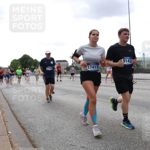 29.06.2025 - hella hamburg halbmarathon Lena Gebhardt http://msf.ph/oto/8472964 29.06.2025 10:33:07 Lombardsbrücke 17102, 17417, 9143, 1078, 1237, 1324, 1732, 1764, 2038, 2054, 2059, 2085, 2276, 2838, 2959, 3341, 3391, 3422, 3660, 3708, 3753, 3812, 3871, 4030, 4096, 4445, 4446, 4555, 4650, 5110, 5180, 5581, 5917, 6040, 6773, 6861, 7387, 7750, 7982, 8170, 8595, 8839, 9034, 9143, 9188, 9289, 9471, 9542, 9591, 9592, 9768, 9780, 10013, 10048, 10277, 11229, 11260, 11713, 11756, 11826, 12039, 12423, 12424, 14305, 14743, 15951 meine-sportfotos.de
