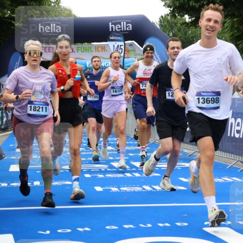 29.06.2025 - hella hamburg halbmarathon Strokosch-Dieckow http://msf.ph/oto/8472984 29.06.2025 10:46:22 Ziel 1600, 2222, 2842, 3056, 4237, 4497, 6421, 6691, 6978, 7335, 8142, 8981, 9386, 9497, 9786, 11185, 11773, 12171, 12651, 12891, 13698, 14045, 14200, 14228, 14262, 14482, 15157, 16127, 18118, 18211, 18637, 19209 meine-sportfotos.de