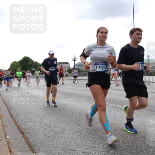 29.06.2025 - hella hamburg halbmarathon Lena Gebhardt http://msf.ph/oto/8473007 29.06.2025 10:33:07 Lombardsbrücke 17102, 17417, 43, 1078, 1237, 1324, 1732, 1764, 2038, 2054, 2059, 2085, 2276, 2838, 2959, 3341, 3391, 3422, 3660, 3708, 3753, 3812, 3871, 4030, 4096, 4445, 4446, 4555, 4650, 5110, 5180, 5581, 5917, 6040, 6773, 6861, 7387, 7750, 7982, 8170, 8595, 8839, 9034, 9143, 9188, 9289, 9471, 9542, 9591, 9592, 9768, 9780, 10013, 10048, 10277, 11229, 11260, 11713, 11756, 11826, 12039, 12423, 12424, 14305, 14743, 15951 meine-sportfotos.de