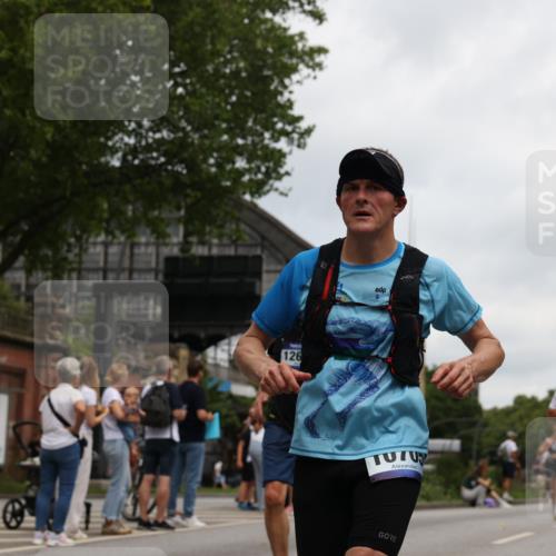 29.06.2025 - hella hamburg halbmarathon Yannick Fuchs http://msf.ph/oto/8473010 29.06.2025 10:57:47 20KM 1254, 1316, 1334, 1464, 1940, 2685, 4328, 5305, 5384, 7290, 8561, 9191, 10705, 10766, 11149, 11527, 11657, 11771, 12315, 12316, 12662, 13171, 13841, 14135, 14493, 15093, 15532, 15897, 16424, 16426, 16639, 16995, 17061, 17071, 17437, 17685, 17686, 17730, 17894, 18122, 18581, 18717 meine-sportfotos.de