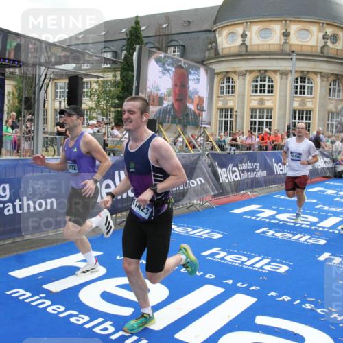 29.06.2025 - hella hamburg halbmarathon Michael Strokosch http://msf.ph/oto/8473022 29.06.2025 10:37:17 Ziel 4860, 5003, 5923, 8362, 10190, 11423, 12900, 13972, 15178, 17137, 17726 meine-sportfotos.de