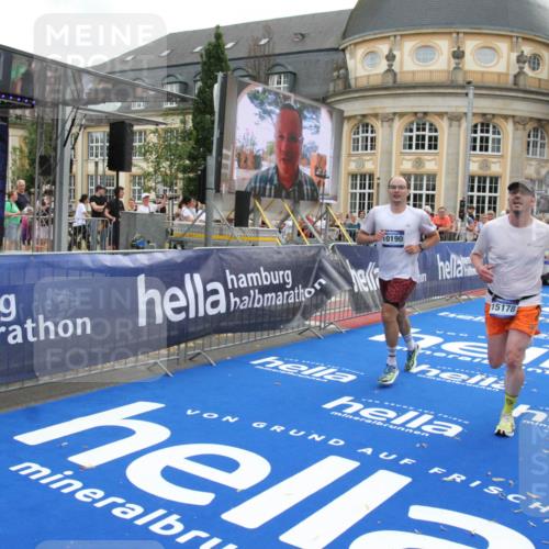 29.06.2025 - hella hamburg halbmarathon Michael Strokosch http://msf.ph/oto/8473049 29.06.2025 10:37:18 Ziel 4860, 5003, 8362, 10190, 11423, 12900, 13972, 15178, 17137, 17726 meine-sportfotos.de