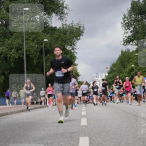 29.06.2025 - hella hamburg halbmarathon Luisa Fischer http://msf.ph/oto/8473106 29.06.2025 10:44:56 Kennedybrücke 1314, 1536, 2229, 3694, 4774, 5086, 6846, 6894, 7821, 8293, 8300, 8301, 9009, 9370, 10027 meine-sportfotos.de