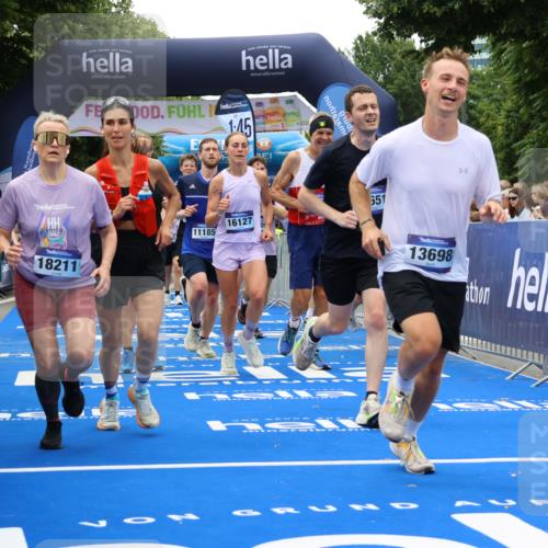 29.06.2025 - hella hamburg halbmarathon Strokosch-Dieckow http://msf.ph/oto/8473145 29.06.2025 10:46:22 Ziel 1600, 2222, 2842, 3056, 4237, 4497, 6421, 6691, 6978, 7335, 8142, 8981, 9386, 9497, 9786, 11185, 11773, 12171, 12651, 12891, 13698, 14045, 14200, 14228, 14262, 14482, 15157, 16127, 18118, 18211, 18637, 19209 meine-sportfotos.de