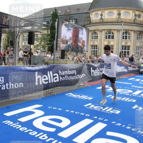 29.06.2025 - hella hamburg halbmarathon Michael Strokosch http://msf.ph/oto/8473155 29.06.2025 10:37:22 Ziel 4860, 5003, 12739, 12900, 13854, 14387, 14459, 17726, 18824 meine-sportfotos.de