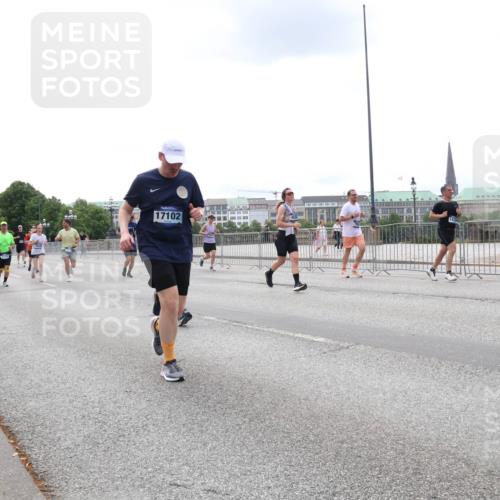 29.06.2025 - hella hamburg halbmarathon Lena Gebhardt http://msf.ph/oto/8473176 29.06.2025 10:33:07 Lombardsbrücke 17102, 1078, 1237, 1324, 1732, 1764, 2038, 2054, 2059, 2085, 2276, 2838, 2959, 3341, 3391, 3422, 3660, 3708, 3753, 3812, 3871, 4030, 4096, 4445, 4446, 4555, 4650, 5110, 5180, 5581, 5917, 6040, 6773, 6861, 7387, 7750, 7982, 8170, 8595, 8839, 9034, 9143, 9188, 9289, 9471, 9542, 9591, 9592, 9768, 9780, 10013, 10048, 10277, 11229, 11260, 11713, 11756, 11826, 12039, 12423, 12424, 14305, 14743, 15951 meine-sportfotos.de