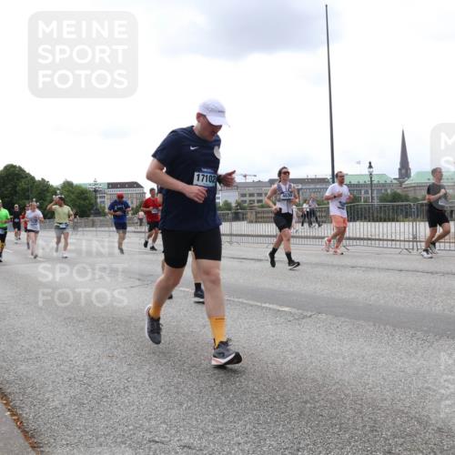 29.06.2025 - hella hamburg halbmarathon Lena Gebhardt http://msf.ph/oto/8473255 29.06.2025 10:33:08 Lombardsbrücke 17102, 4030, 1078, 1237, 1324, 1732, 1764, 2038, 2054, 2059, 2085, 2276, 2838, 2959, 3341, 3391, 3422, 3660, 3708, 3753, 3812, 3871, 4030, 4096, 4164, 4445, 4446, 4555, 4650, 5110, 5180, 5581, 5917, 6040, 6773, 6861, 7387, 7750, 7982, 8170, 8595, 8839, 9034, 9143, 9188, 9289, 9471, 9542, 9591, 9592, 9768, 9780, 10013, 10277, 11229, 11260, 11713, 11756, 11826, 12039, 12423, 12424, 14305, 14743, 15951 meine-sportfotos.de