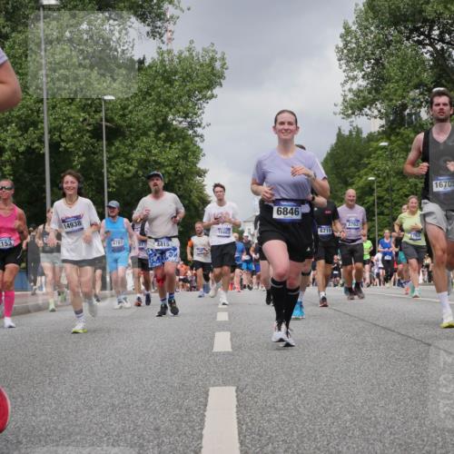 29.06.2025 - hella hamburg halbmarathon Luisa Fischer http://msf.ph/oto/8473290 29.06.2025 10:45:03 Kennedybrücke 2153, 14938, 10483, 4787, 51, 4415, 6846, 2762, 6719, 2763, 16705, 1248, 1314, 1317, 1536, 2763, 3532, 3533, 3694, 5086, 6066, 6719, 6793, 6846, 6894, 7821, 8300, 8301, 8443, 8586, 10027, 10483 meine-sportfotos.de