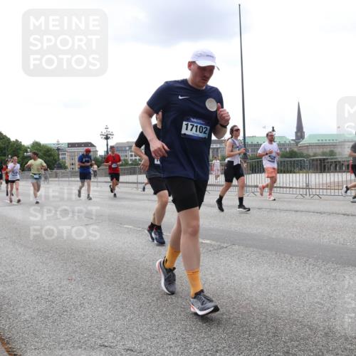 29.06.2025 - hella hamburg halbmarathon Lena Gebhardt http://msf.ph/oto/8473302 29.06.2025 10:33:08 Lombardsbrücke 17102, 1078, 1237, 1324, 1732, 1764, 2038, 2054, 2059, 2085, 2276, 2838, 2959, 3341, 3391, 3422, 3660, 3708, 3753, 3812, 3871, 4030, 4096, 4164, 4445, 4446, 4555, 4650, 5110, 5180, 5581, 5917, 6040, 6773, 6861, 7387, 7750, 7982, 8170, 8595, 8839, 9034, 9143, 9188, 9289, 9471, 9542, 9591, 9592, 9768, 9780, 10013, 10277, 11229, 11260, 11713, 11756, 11826, 12039, 12423, 12424, 14305, 14743, 15951 meine-sportfotos.de