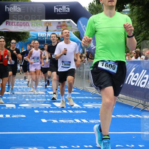 29.06.2025 - hella hamburg halbmarathon Strokosch-Dieckow http://msf.ph/oto/8473352 29.06.2025 10:46:21 Ziel 1600, 2048, 2222, 2842, 3056, 4237, 4949, 6421, 6691, 6978, 7335, 8142, 8981, 9497, 9786, 11185, 11773, 12171, 12651, 12891, 13698, 14045, 14200, 14228, 14262, 14482, 15157, 16127, 17190, 18118, 18211, 18637, 19209 meine-sportfotos.de