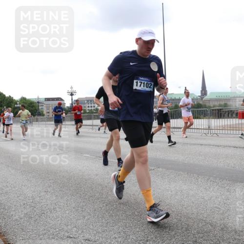 29.06.2025 - hella hamburg halbmarathon Lena Gebhardt http://msf.ph/oto/8473354 29.06.2025 10:33:08 Lombardsbrücke 11264, 17102, 1078, 1237, 1324, 1732, 1764, 2038, 2054, 2059, 2085, 2276, 2838, 2959, 3341, 3391, 3422, 3660, 3708, 3753, 3812, 3871, 4030, 4096, 4164, 4445, 4446, 4555, 4650, 5110, 5180, 5581, 5917, 6040, 6773, 6861, 7387, 7750, 7982, 8170, 8595, 8839, 9034, 9143, 9188, 9289, 9471, 9542, 9591, 9592, 9768, 9780, 10013, 10277, 11229, 11260, 11713, 11756, 11826, 12039, 12423, 12424, 14305, 14743, 15951 meine-sportfotos.de