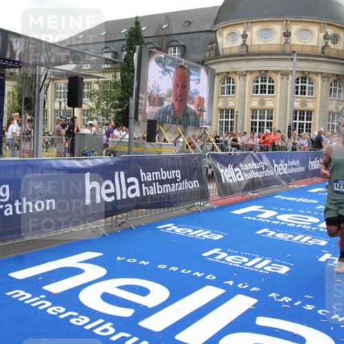 29.06.2025 - hella hamburg halbmarathon Michael Strokosch http://msf.ph/oto/8473375 29.06.2025 10:37:28 Ziel 2767, 6047, 9017, 12739, 13372, 13854, 14387, 14459, 15888, 17306, 18159, 18723, 18824 meine-sportfotos.de