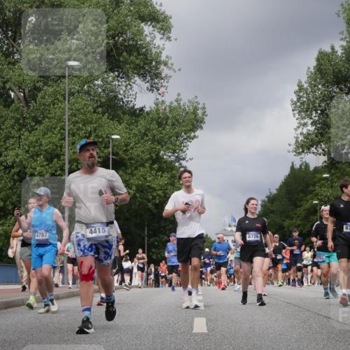 29.06.2025 - hella hamburg halbmarathon Luisa Fischer http://msf.ph/oto/8473390 29.06.2025 10:45:06 Kennedybrücke 45, 4787, 4415, 6726, 11686, 793, 6719, 8586, 1317, 1536, 2762, 2763, 3532, 3533, 6066, 6719, 6793, 6846, 6894, 8300, 8301, 8443, 8586, 10483 meine-sportfotos.de