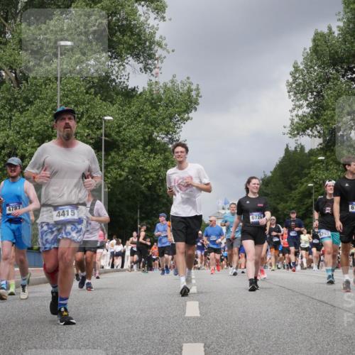 29.06.2025 - hella hamburg halbmarathon Luisa Fischer http://msf.ph/oto/8473406 29.06.2025 10:45:06 Kennedybrücke 4787, 4415, 6726, 1765, 6793, 6719, 2762, 1317, 1536, 2762, 2763, 3532, 3533, 6066, 6719, 6793, 6846, 6894, 8300, 8301, 8443, 8586, 10483 meine-sportfotos.de