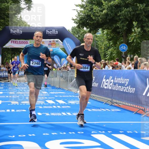 29.06.2025 - hella hamburg halbmarathon Strokosch-Dieckow http://msf.ph/oto/8473487 29.06.2025 10:47:47 Ziel 2340, 2708, 5915, 6836, 8564, 10988, 11283, 11961, 12679, 13948, 14383, 14730, 15478, 16205, 17229, 17451, 18356, 18430, 18836 meine-sportfotos.de