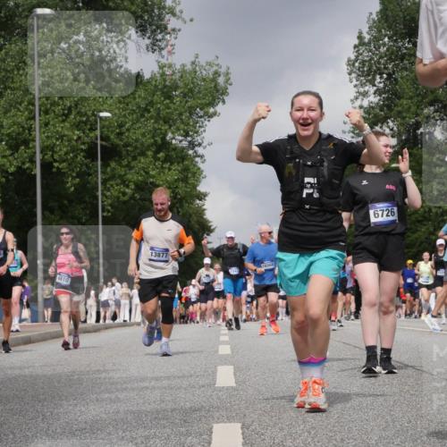 29.06.2025 - hella hamburg halbmarathon Luisa Fischer http://msf.ph/oto/8473514 29.06.2025 10:45:10 Kennedybrücke 8385, 4610, 13877, 16568, 71, 6726, 1048, 1317, 2762, 2763, 3532, 3533, 5942, 6066, 6719, 6726, 6793, 8443, 8586, 9588, 10181, 10483 meine-sportfotos.de